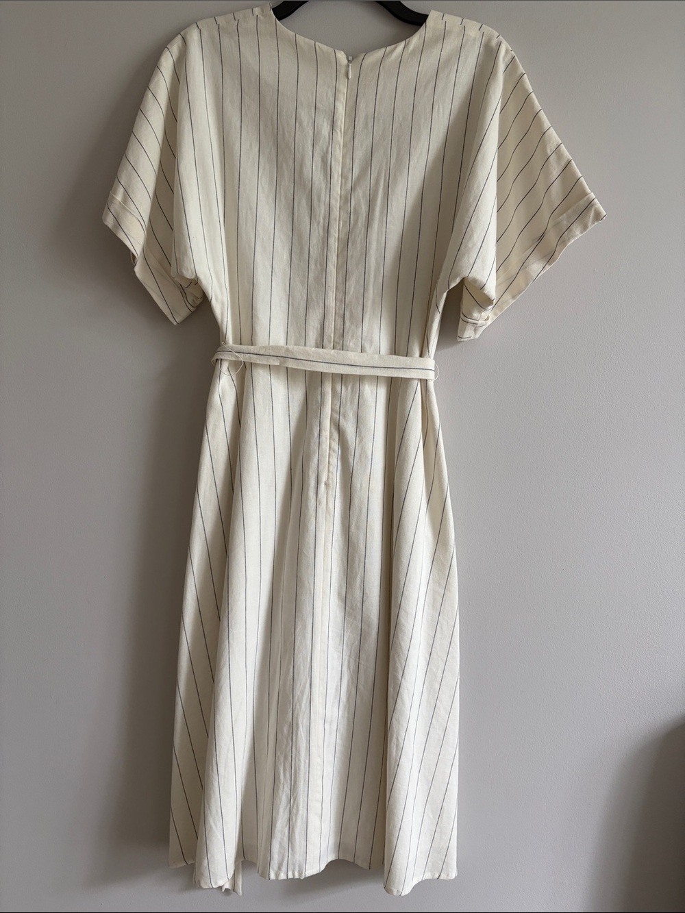 Gianni Bini Cream Striped V-Neck Midi Dress - Picture 2 of 3